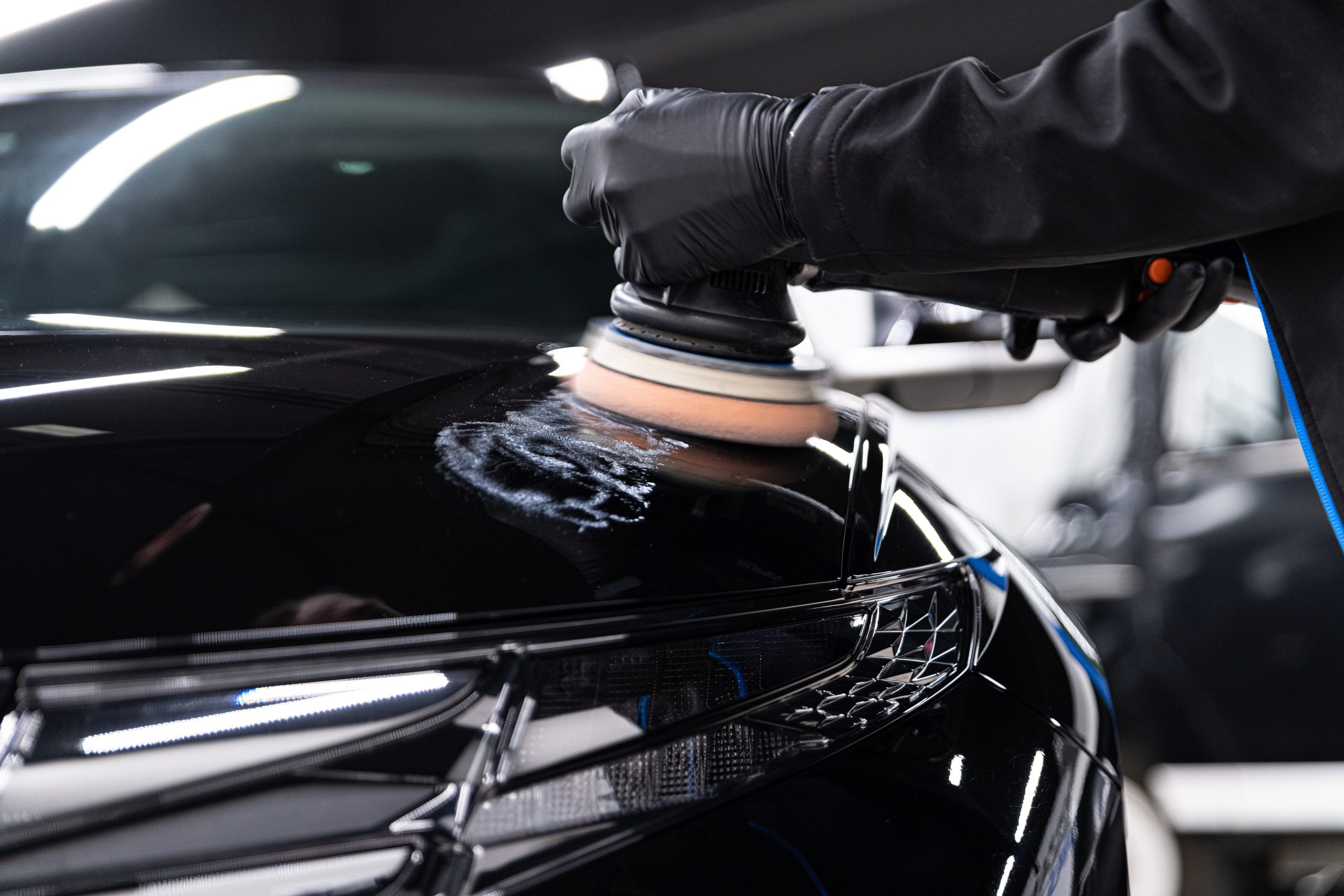 Man,Worker,Of,Car,Detailing,Studio,Removing,Scratches,On,Car